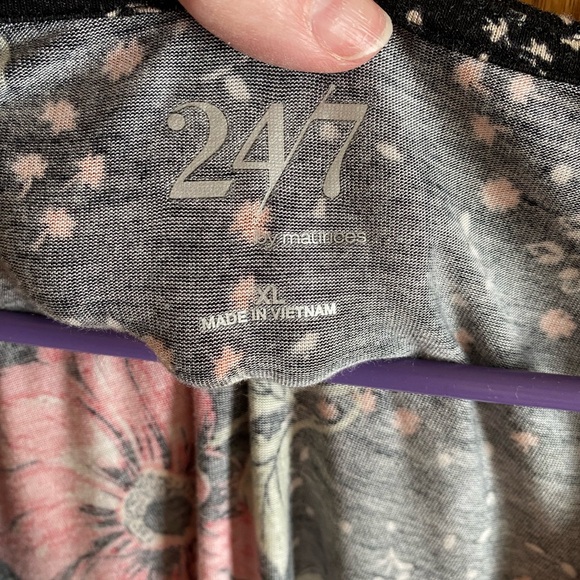 Maurices 24/7 Women’s Pull Over Short Sleeved Top - Picture 2 of 5